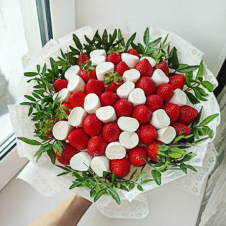 Букет из клубники 25. Клубника с зефиром